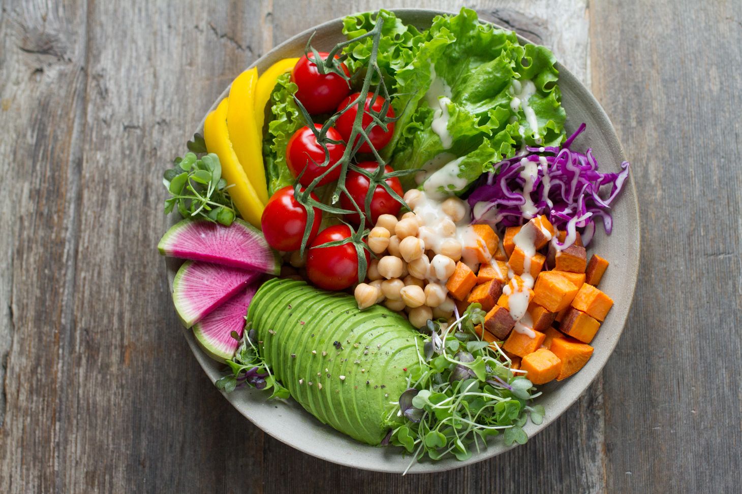 A full plate of all kinds of different coloured salad